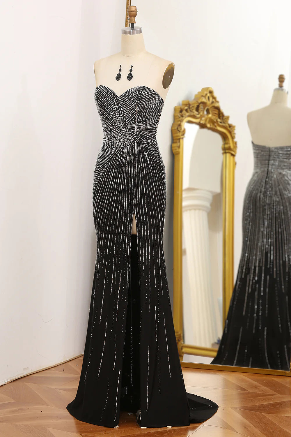 Vestido de fiesta largo de sirena con escote en forma de corazón y cuentas